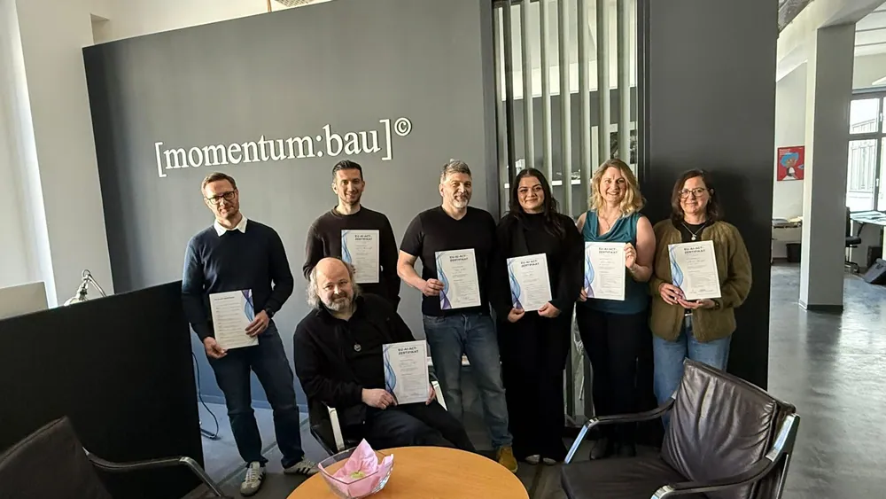 Momentum Bau Hagen/Düsseldorf/Münster: EU AI Act Schulung durch HeadUpHigh GmbH an 3 Standorten
